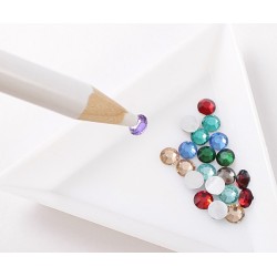 Creion aplicat strassuri